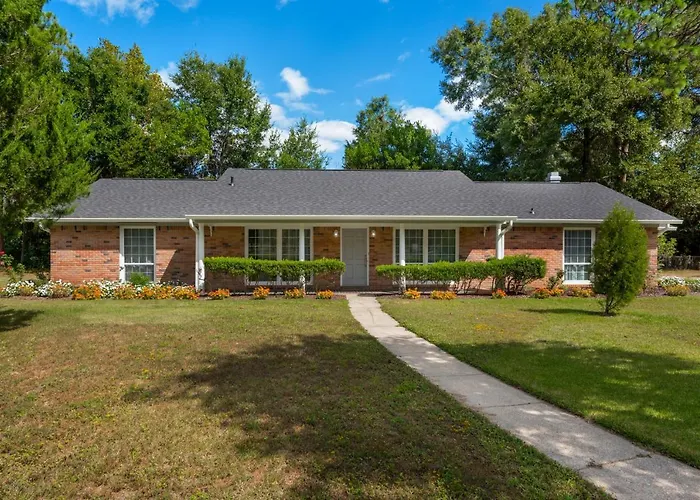 Close To Dwntwn, I10, Beaches-family-games, Park Apartment Pensacola