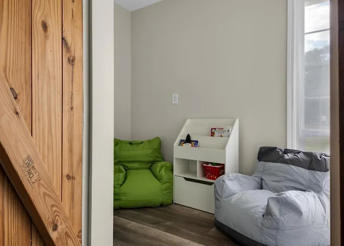 Close To Dwntwn, I10, Beaches-family-games, Park Apartment *