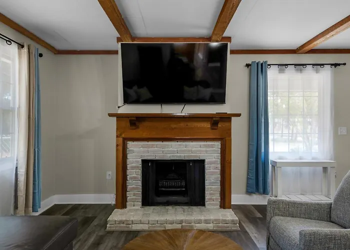Close To Dwntwn, I10, Beaches-family-games, Park Pensacola