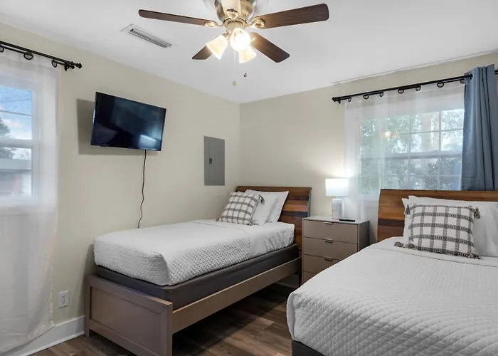 Close To Dwntwn, I10, Beaches-family-games, Park