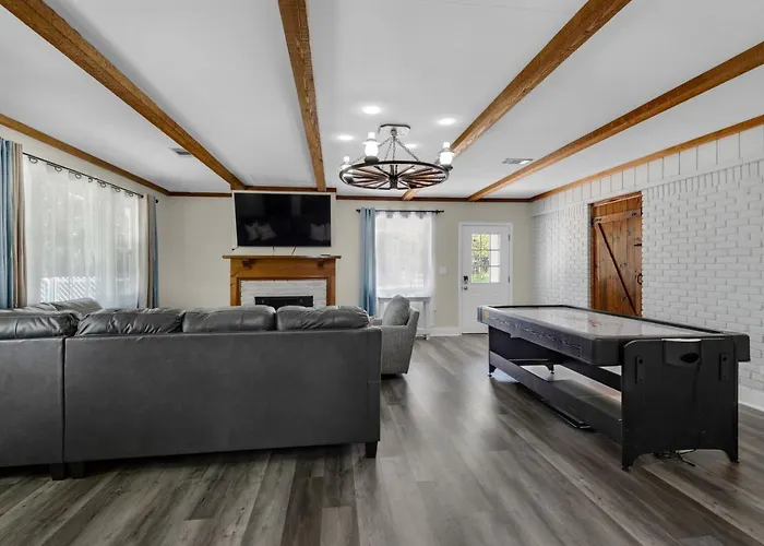 Close To Dwntwn, I10, Beaches-family-games, Park * Pensacola