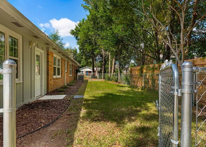 Close To Dwntwn, I10, Beaches-family-games, Park * Pensacola