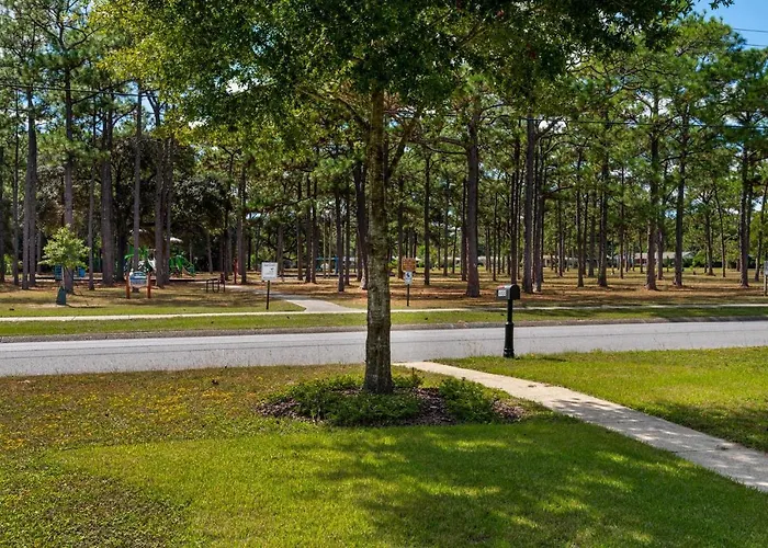 Close To Dwntwn, I10, Beaches-family-games, Park Apartment Pensacola